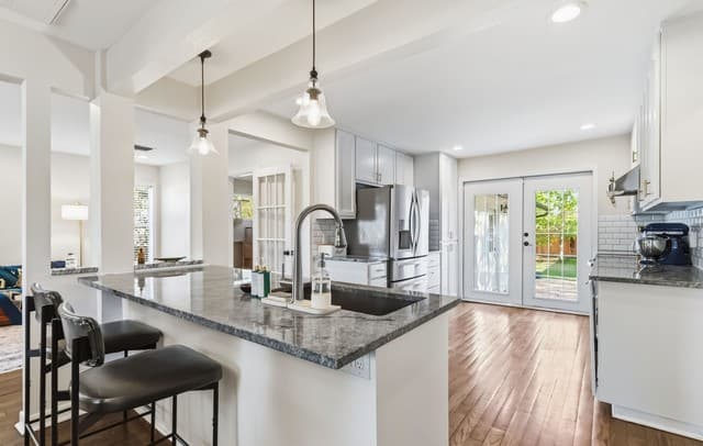 Home for sale at 124 Bryn Mawr in San Antonio, TX — photo 3