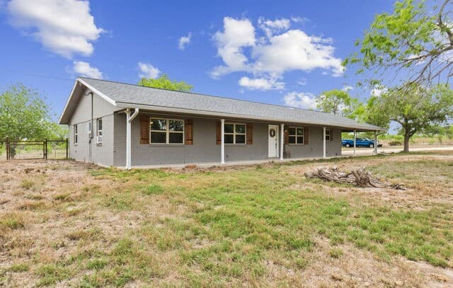 3-bedroom home for sale at 748 Fm 2102 in Kenedy TX