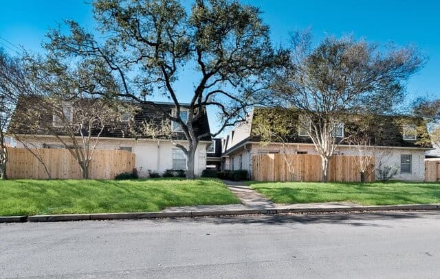 2-bedroom rental at 168 Barilla Unit # B-205 in San Antonio, TX — photo 3