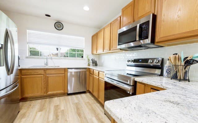3-bedroom rental at 324 Bunker Hill in Pleasanton, TX — photo 5