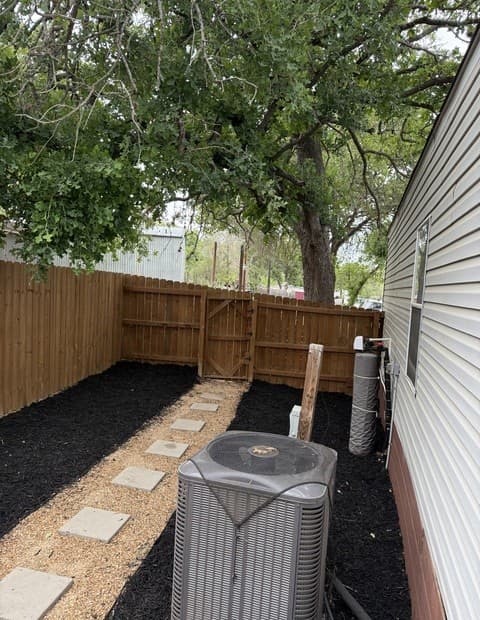 2-bedroom rental at 240 Creekside in Floresville, TX — photo 5