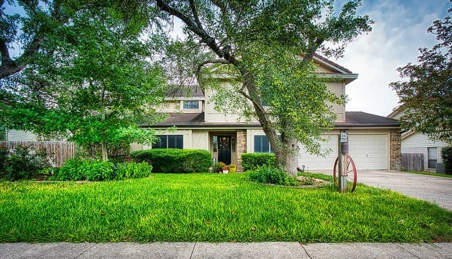 4-bedroom rental at 16018 Alsace in San Antonio, TX — photo 2