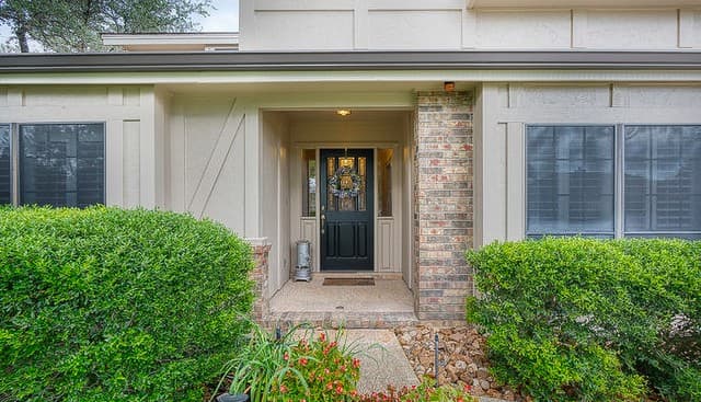4-bedroom rental at 16018 Alsace in San Antonio, TX — photo 4