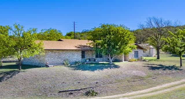 3-bedroom home for sale at 542 Ranch to Market 473 in Comfort TX