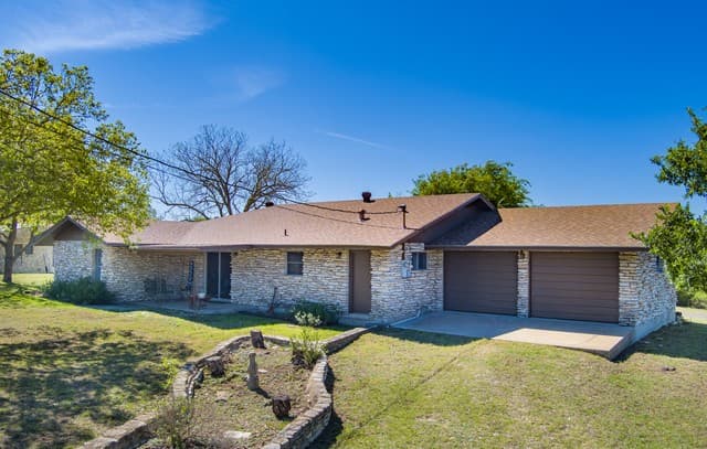 Home for sale at 542 Ranch to Market 473 in Comfort, TX — photo 2