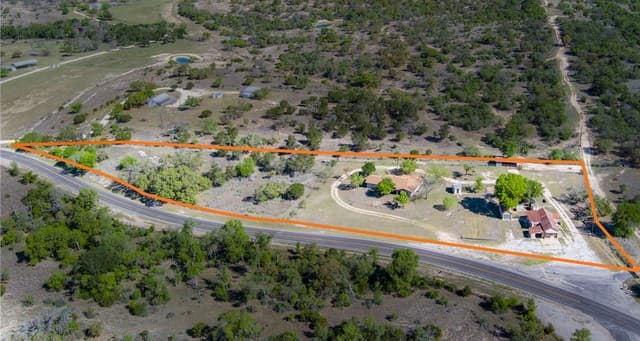 Home for sale at 542 Ranch to Market 473 in Comfort, TX — photo 4