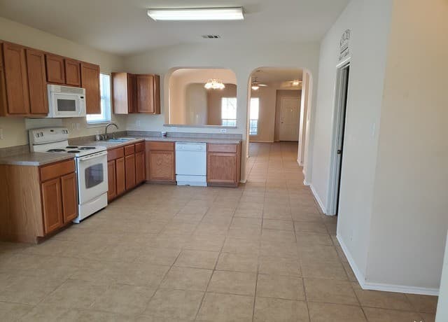 3-bedroom rental at 671 Rattler Bluff in San Antonio, TX — photo 1