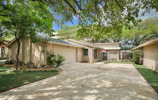 2-bedroom rental at 2631 Country Square in San Antonio, TX — photo 2