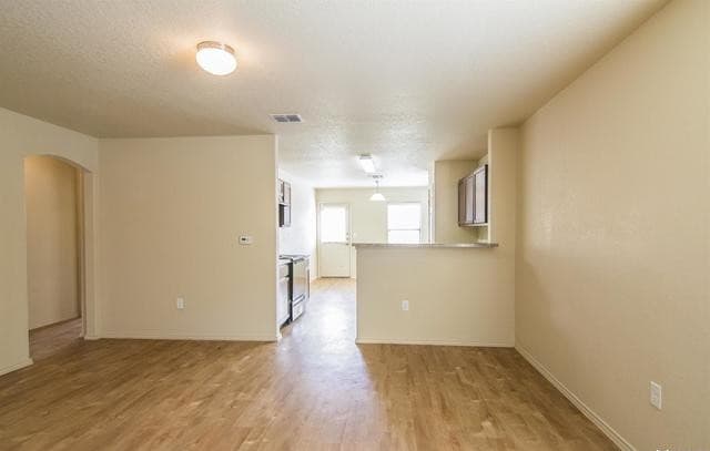 4-bedroom rental at 10214 Hunters Pond in San Antonio, TX — photo 4