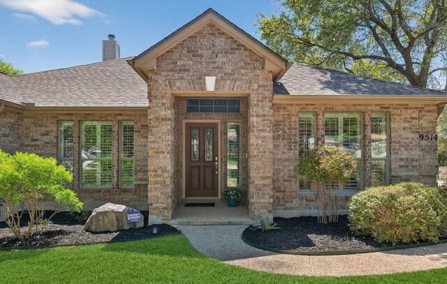 3-bedroom rental at 9514 Potters Pt in Helotes, TX — photo 5
