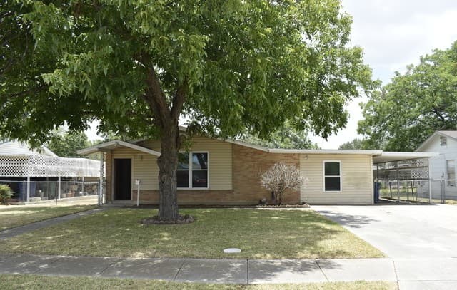 4-bedroom rental at 5026 Benham Dr in San Antonio, TX — photo 1