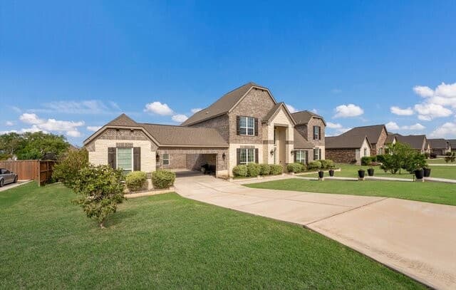 4-bedroom rental at 196 Texas Bnd in Castroville, TX — photo 1