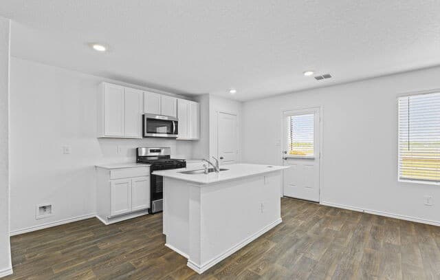 3-bedroom rental at 4255 Marjoram Landing in Von Ormy, TX — photo 5