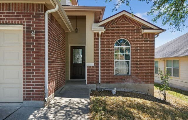 3-bedroom rental at 225 Country Vale in Cibolo, TX — photo 2
