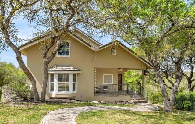 4-bedroom rental at 11 Falls Vw in Boerne, TX — photo 2