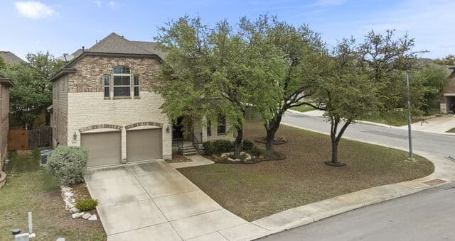 5-bedroom rental at 8303 Dianthus Stead in Boerne, TX — photo 2
