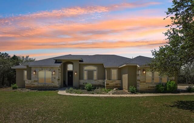4-bedroom rental at 345 Ridge Point in Spring Branch, TX — photo 1