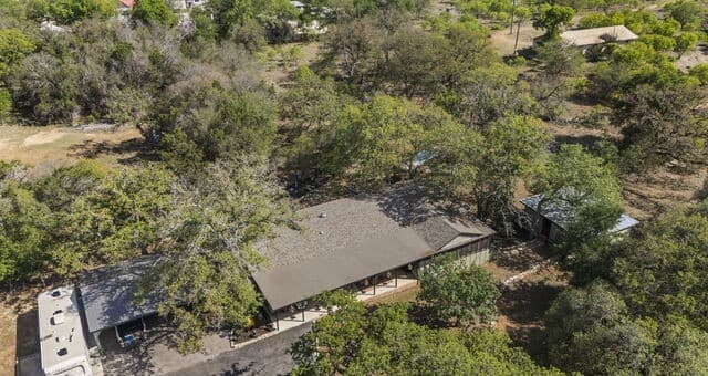 4-bedroom home for sale at 390 Galveston St in Bandera TX