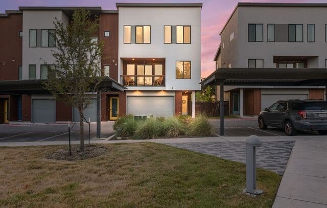 4-bedroom rental at 102 Tendick Unit 606 in San Antonio, TX — photo 2