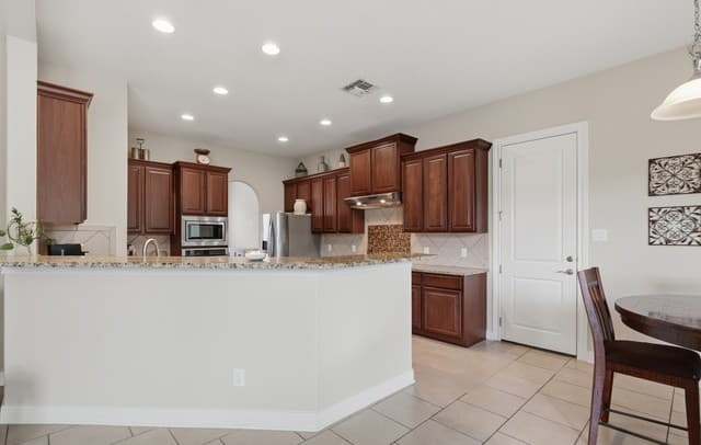 3-bedroom rental at 146 Sunrise Hill in Castroville, TX — photo 4