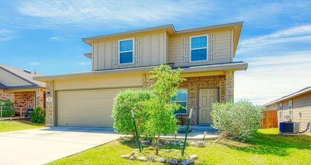 3-bedroom rental at 141 Bunkers Hill Rd in Floresville, TX — photo 1