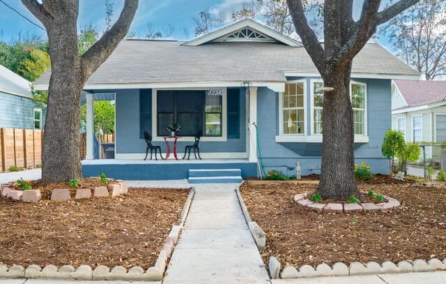 3-bedroom rental at 1730 W Mistletoe Ave in San Antonio, TX — photo 1