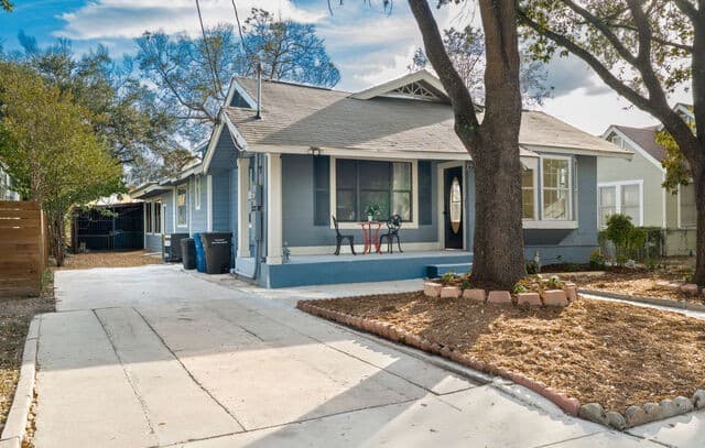 3-bedroom rental at 1730 W Mistletoe Ave in San Antonio, TX — photo 4