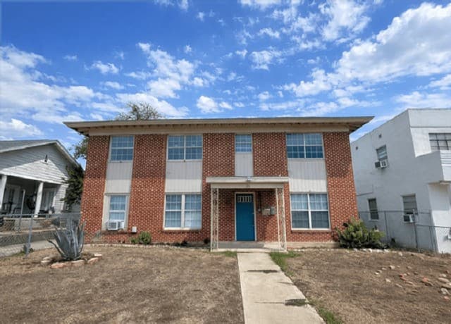 1-bedroom rental at 1511 W Woodlawn Ave Unit 4 in San Antonio TX