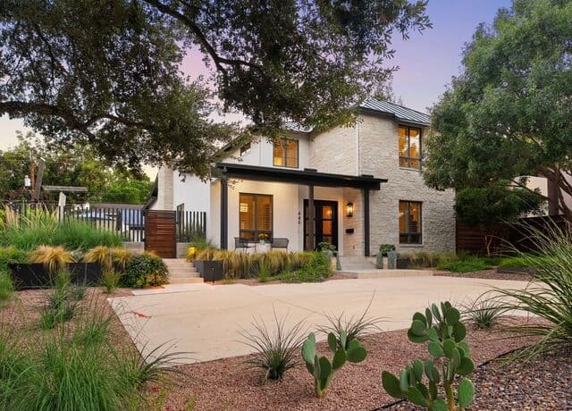 4-bedroom rental at 446 Canterbury Hill St in Terrell Hills, TX — photo 2
