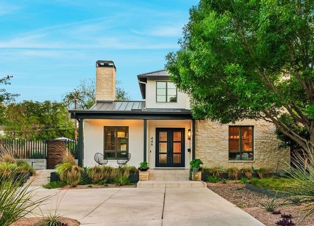 4-bedroom rental at 446 Canterbury Hill St in Terrell Hills, TX — photo 3