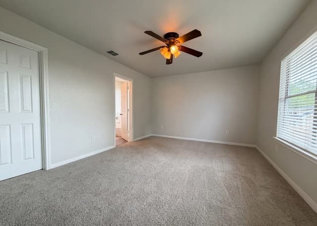 3-bedroom rental at 5708 Maxfli Dr in Schertz, TX — photo 4