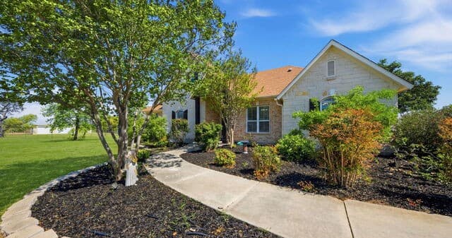 4-bedroom rental at 126 Juniper Ln in Boerne, TX — photo 3