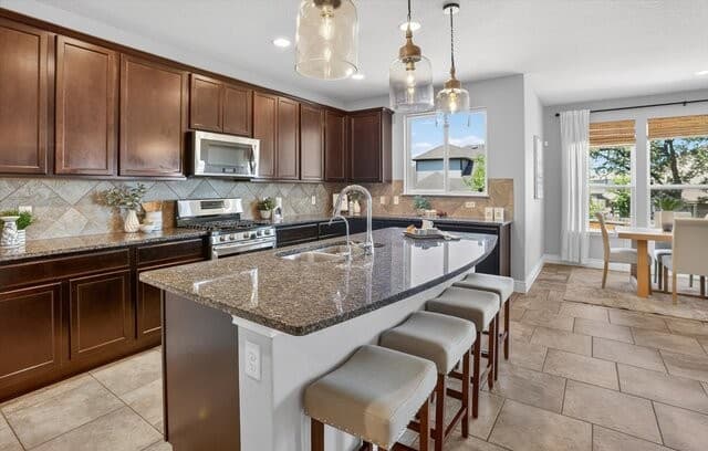 4-bedroom rental at 7407 Valle Msn in Boerne, TX — photo 3