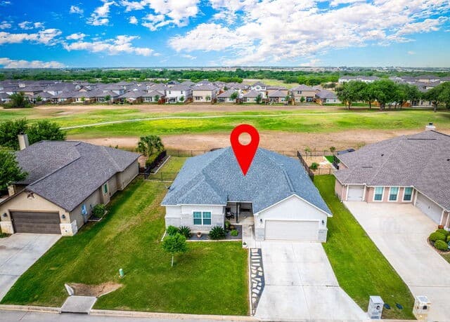 Home for sale at 117 Fairway in Floresville, TX — photo 2
