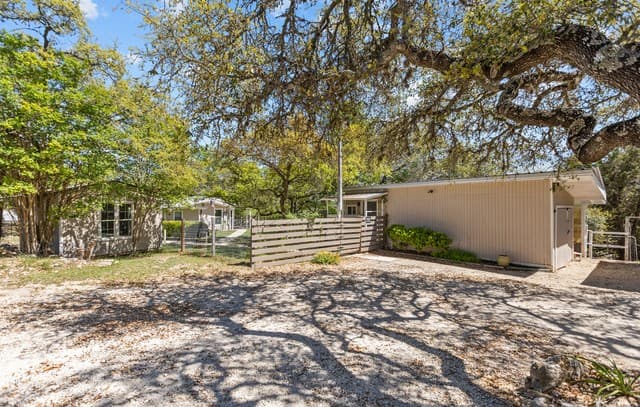 2-bedroom rental at 130 Scenic View Dr in Spring Branch, TX — photo 1