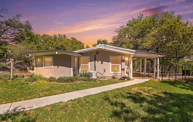 2-bedroom rental at 130 Scenic View Dr in Spring Branch, TX — photo 4