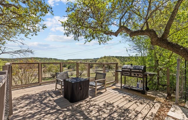 2-bedroom rental at 130 Scenic View Dr in Spring Branch, TX — photo 5