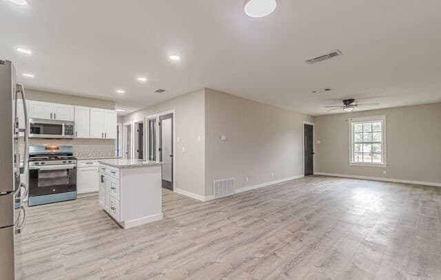4-bedroom rental at 1315 Olive in Jourdanton, TX — photo 4