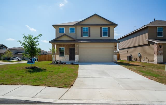 5-bedroom rental at 111 Sabine Gull in San Antonio, TX — photo 1