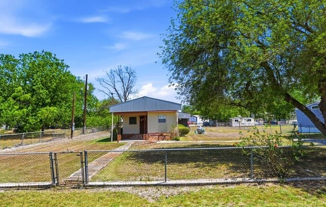 2-bedroom rental at 225 Crystal Valley in Cibolo, TX — photo 2