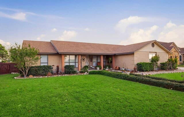 Home for sale at 15224 Park Place Dr in Lytle, TX — photo 2