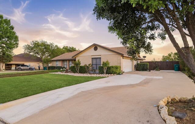 Home for sale at 15224 Park Place Dr in Lytle, TX — photo 3