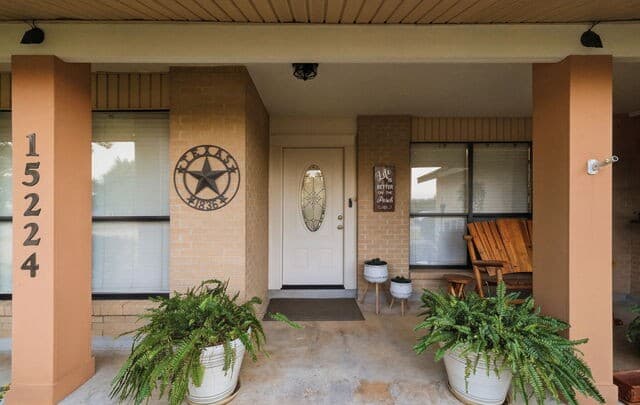 Home for sale at 15224 Park Place Dr in Lytle, TX — photo 5