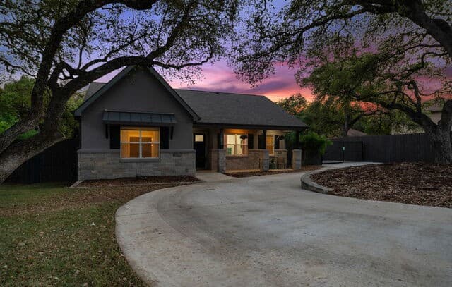 5-bedroom rental at 10770 Mesquite Flt in Helotes, TX — photo 3