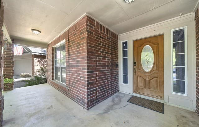 5-bedroom rental at 11622 Shotgun Way in Helotes, TX — photo 1