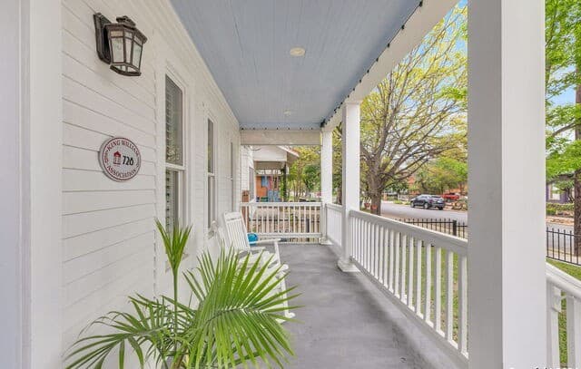 4-bedroom rental at 728 E Guenther St in San Antonio, TX — photo 3