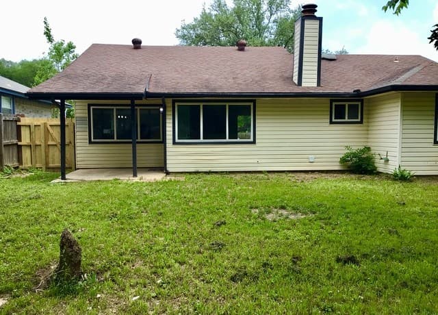 2-bedroom home for sale at 11009 Forest Crown in Live Oak TX
