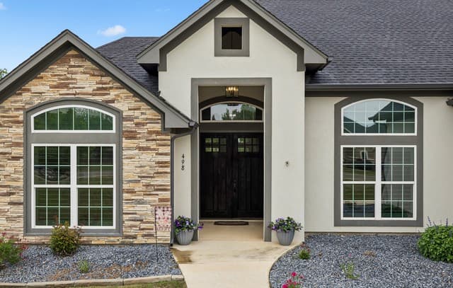 4-bedroom rental at 498 Double Gate Rd in Castroville, TX — photo 2