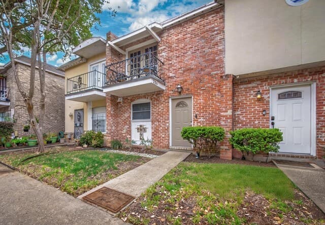2-bedroom rental at 6718 Callaghan Rd Unit UNIT 206 in San Antonio, TX — photo 1