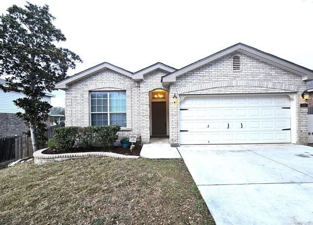 3-bedroom rental at 300 Eagle Flight in Cibolo, TX — photo 1